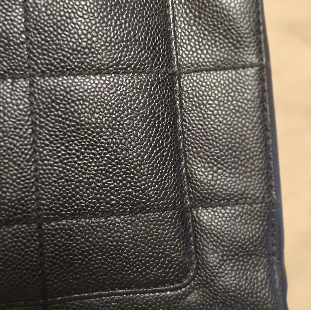 Chanel tote - Picture 3 of 15